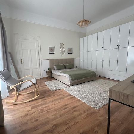 La Strada Central Apartament Oradea Bagian luar foto