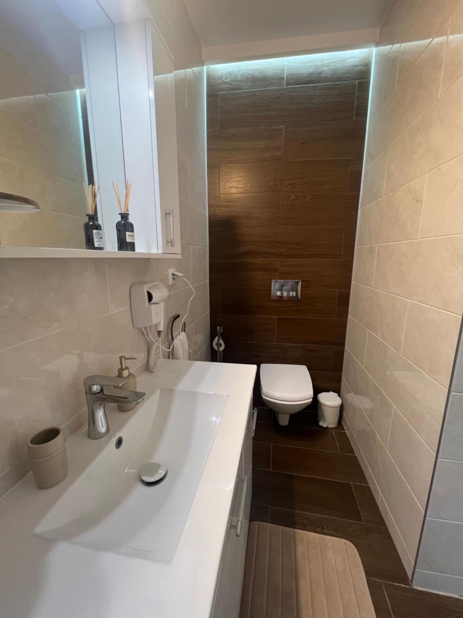 La Strada Central Apartament Oradea Bagian luar foto