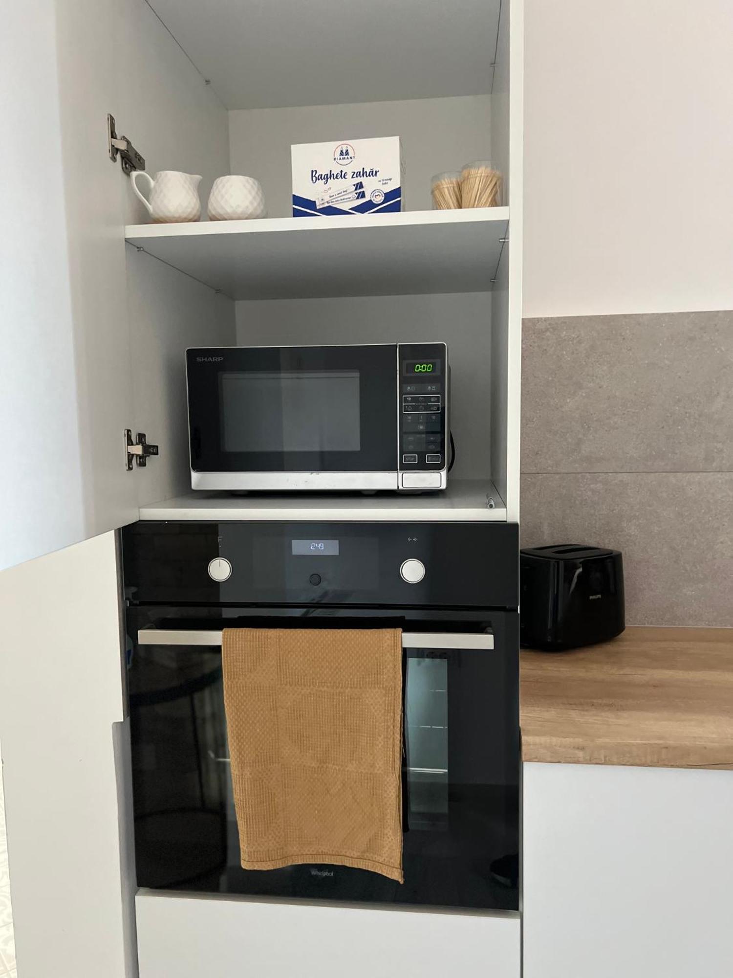 La Strada Central Apartament Oradea Bagian luar foto